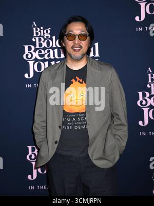 15 septembre 2025, New York, NY, États-Unis : Kogonada assiste à la première New-yorkaise de 'A Big Bold Beautiful Journey'. Tenue à l'AMC Lincoln Square à New York. Photo image Press/Zuma Press 15 septembre 2025 (crédit image : © photo image Press via ZUMA Press Wire) USAGE ÉDITORIAL SEULEMENT ! Non destiné à UN USAGE commercial ! Banque D'Images