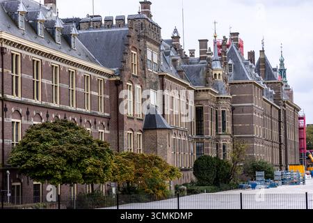 LA HAYE, PAYS-BAS - 14 SEPTEMBRE 2025 - Binnenhof, complexe gouvernemental historique de la Haye, en cours de rénovation, montrant des échafaudages et des Banque D'Images