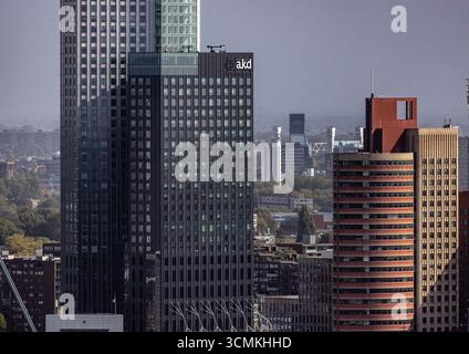 ROTTERDAM, PAYS-BAS - 13 SEPTEMBRE 2025 - les gratte-ciel de Rotterdam présentent des gratte-ciel proéminents et une architecture moderne. ROTTERDAM, PAYS-BAS Banque D'Images