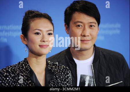Zhang Ziyi und Leon Lai beim Photocall zum film a toujours fasciné anlässlich der 59. Internationalen Filmfestspiele Berlin. / Zhang Ziyi et Leon Lai à la photo call pour le film Forever fasciné lors du 59ème Festival International du film de Berlin. 59. Internationale Filmfestspiele à Berlin *** Zhang Ziyi et Leon Lai lors de l'appel photo pour le film Forever Enthralled lors du 59e Festival international du film de Berlin Zhang Ziyi et Leon Lai lors de l'appel photo pour le film Forever Enthralled lors du 59e Festival international du film de Berlin 59 Festival international du film de Berlin DSC 7355.jpg Banque D'Images