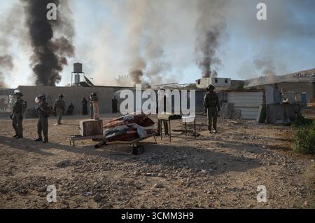 Néguev, Israël. 17 septembre 2025. La police et les forces de sécurité israéliennes démolissent un village de beduin dans la région du Néguev. Crédit : ILIA YEFIMOVICH/dpa/Alamy Live News Banque D'Images
