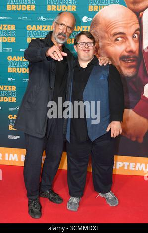Christoph Maria Herbst und Nico Randel BEI der Premiere des Kinofilms Ganzer halber Bruder im Astor Grand Cinema. Hanovre, 16.09.2025 *** Christoph Maria Herbst et Nico Randel à la première du film Ganzer Halber Bruder au Astor Grand Cinema Hanovre, 16 09 2025 Foto :XC.xNiehausx/xFuturexImagex bruder hannover 5907 Banque D'Images