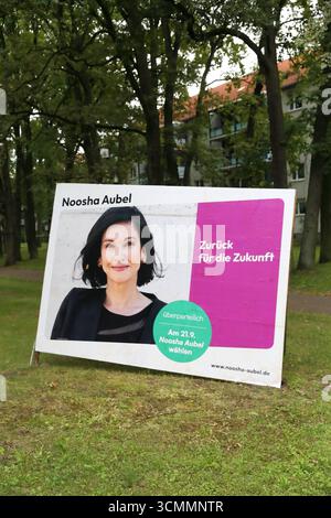 Wahlplakat von Noosha Aubel parteilos für die Oberbürgermeisterwahl in Potsdam, 16. Septembre 2025. Die Wahl findet AM 21. État septembre Oberbürgermeisterwahl à Potsdam *** affiche électorale de Noosha Aubel non-parti pour l'élection du maire à Potsdam, le 16 septembre 2025 L'élection aura lieu le 21 septembre élection du maire à Potsdam Banque D'Images