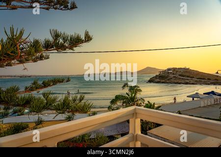 Naxos, Grèce - plage d'Agios Georgios au coucher du soleil Banque D'Images