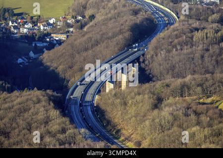 Photographie aérienne, travaux de construction avec renfort d'urgence sur le viaduc de Rahmede délabré et fermé de l'autoroute A45 Sauerlandlinie Banque D'Images