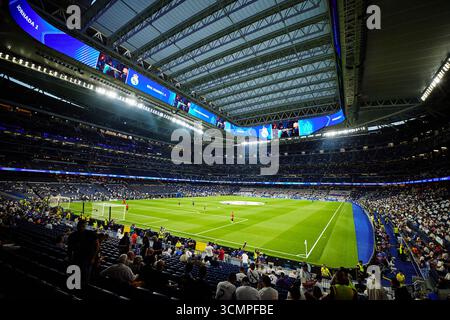 MADRID, ESPAGNE - 16 SEPTEMBRE : vue d'ensemble de Santiago Bernabeu avant le match de phase MD1 de l'UEFA Champions League 2025/26 entre le Real Madrid C.F. et l'Olympique de Marseille à l'Estadio Santiago Bernabeu le 16 septembre 2025 à Madrid, Espagne. (Photo de QSP) Banque D'Images