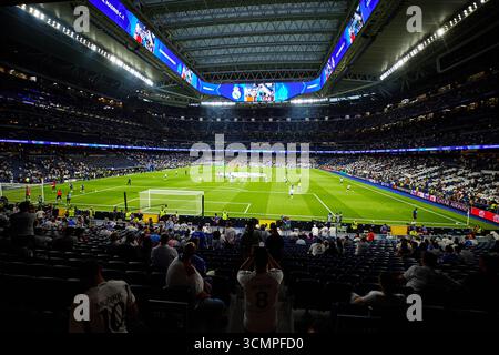 MADRID, ESPAGNE - 16 SEPTEMBRE : vue d'ensemble de Santiago Bernabeu avant le match de phase MD1 de l'UEFA Champions League 2025/26 entre le Real Madrid C.F. et l'Olympique de Marseille à l'Estadio Santiago Bernabeu le 16 septembre 2025 à Madrid, Espagne. (Photo de QSP) Banque D'Images