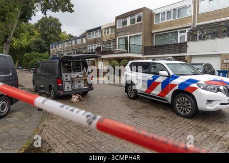 ALKMAAR - police dans une maison à Alkmaar où trois personnes ont été retrouvées mortes. La police dit qu'elle envisage actuellement tous les scénarios possibles. ANP MICHEL VAN BERGEN pays-bas Out - belgique Out Banque D'Images