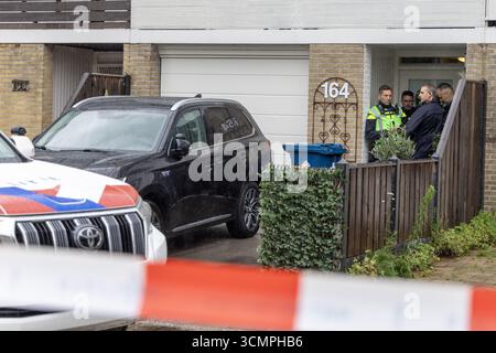 ALKMAAR - police dans une maison à Alkmaar où trois personnes ont été retrouvées mortes. La police dit qu'elle envisage actuellement tous les scénarios possibles. ANP MICHEL VAN BERGEN pays-bas Out - belgique Out Banque D'Images