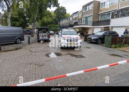 ALKMAAR - police dans une maison à Alkmaar où trois personnes ont été retrouvées mortes. La police dit qu'elle envisage actuellement tous les scénarios possibles. ANP MICHEL VAN BERGEN pays-bas Out - belgique Out Banque D'Images