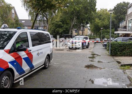 ALKMAAR - police dans une maison à Alkmaar où trois personnes ont été retrouvées mortes. La police dit qu'elle envisage actuellement tous les scénarios possibles. ANP MICHEL VAN BERGEN pays-bas Out - belgique Out Banque D'Images
