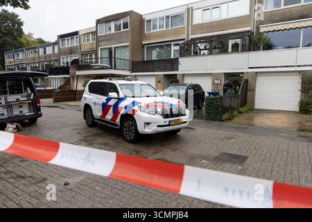 ALKMAAR - police dans une maison à Alkmaar où trois personnes ont été retrouvées mortes. La police dit qu'elle envisage actuellement tous les scénarios possibles. ANP MICHEL VAN BERGEN pays-bas Out - belgique Out Banque D'Images