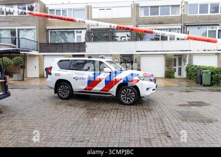ALKMAAR - police dans une maison à Alkmaar où trois personnes ont été retrouvées mortes. La police dit qu'elle envisage actuellement tous les scénarios possibles. ANP MICHEL VAN BERGEN pays-bas Out - belgique Out Banque D'Images