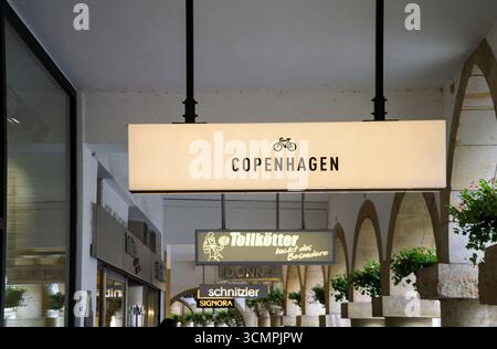 Magasins dans les arcades, Prinzipalmarkt, Münster, Rhénanie du Nord-Westphalie, Allemagne, Europe Banque D'Images