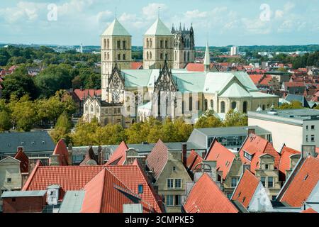 Vue aérienne, vieille ville avec cathédrale Saint-Paul, Münster, Rhénanie du Nord-Westphalie, Allemagne, Europe Banque D'Images