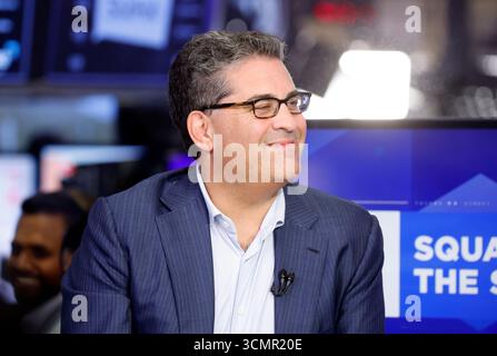 New York, États-Unis. 17 septembre 2025. Eric H. Baker, PDG de StubHub, est interviewé sur CNBC après avoir sonné la cloche d'ouverture le jour de l'introduction en bourse de StubHub à la Bourse de New York sur Wall Street le mercredi 17 septembre 2025 à New York. Les actions de la société devraient commencer à se négocier à la NYSE sous le symbole BOURSIER STUB. Photo de John Angelillo/UPI crédit : UPI/Alamy Live News Banque D'Images