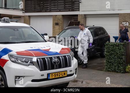 ALKMAAR - police dans une maison à Alkmaar où trois personnes ont été retrouvées mortes. La police dit qu'elle envisage actuellement tous les scénarios possibles. ANP MICHEL VAN BERGEN pays-bas Out - belgique Out Banque D'Images