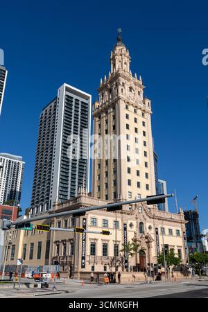 Miami, États-Unis d'Amérique. 15 septembre 2025. MIAMI, FL - 16 septembre : L'emblématique Freedom Tower a été vue lors de la cérémonie de découpe du ruban le 16 septembre 2025 à Miami, en Floride. (Photo de Alberto E. Tamargo/Sipa USA) crédit : Sipa USA/Alamy Live News Banque D'Images