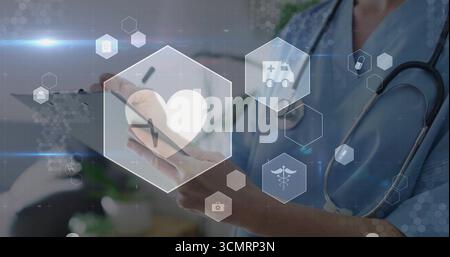 Stylo de maintien, presse-papiers, infirmière avec stéthoscope affichage des icônes médicales flottantes dans la clinique, espace de copie Banque D'Images