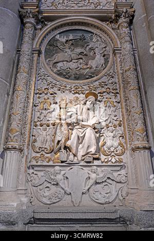 Ville de Ávila, cathédrale El Salvador (roman et gothique, 12-15ème siècle). Patrimoine mondial de l'UNESCO. Soulagement. Castilla y León, Espagne. Banque D'Images