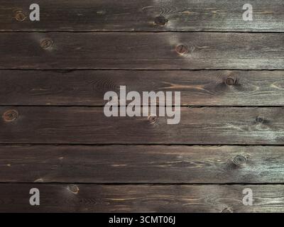 Texture haute résolution de planches de bois foncé avec grain et nœuds visibles. Idéal pour une utilisation dans les arrière-plans, les maquettes de produits, les thèmes de design rustique, web d Banque D'Images