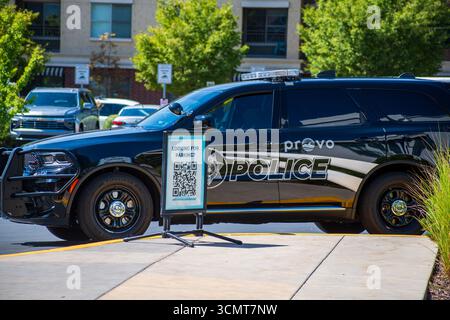 Provo, Utah, États-Unis. 15 septembre 2025. Un véhicule du département de police de Provo est garé près du centre de congrès de la vallée de l'Utah à Provo, Utah, le 15 septembre 2025, lors de la DHS Career Expo. (Crédit image : © Charles-McClintock Wilson/ZUMA Press Wire) USAGE ÉDITORIAL SEULEMENT ! Non destiné à UN USAGE commercial ! Banque D'Images