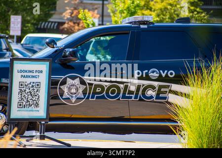 Provo, Utah, États-Unis. 15 septembre 2025. Un véhicule du département de police de Provo est garé près du centre de congrès de la vallée de l'Utah à Provo, Utah, le 15 septembre 2025, lors de la DHS Career Expo. (Crédit image : © Charles-McClintock Wilson/ZUMA Press Wire) USAGE ÉDITORIAL SEULEMENT ! Non destiné à UN USAGE commercial ! Banque D'Images