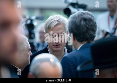 Neujahrsempfang, 75. Jubiläum des Zentralrats der Juden Neujahrsempfang, 75. Jubiläum des Zentralrats der Juden in Deutschland, Jüdisches Museum Berlin, Rosch-Haschana-Empfang, Ulf Poschardt, Herausgeber Welt Berlin GER *** réception du nouvel an, 75e anniversaire du Conseil central des Juifs réception du nouvel an, 75e anniversaire du Conseil central des Juifs en Allemagne, Musée juif de Berlin, réception Rosh Hashanah, Ulf Poschardt, rédacteur Welt Berlin GER Banque D'Images