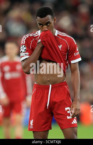 Anfield, Liverpool, Merseyside, Royaume-Uni. 17 septembre 2025. UEFA Champions League Football, Liverpool versus Atletico Madrid ; Ryan Gravenberch de Liverpool Credit : action plus Sports/Alamy Live News Banque D'Images