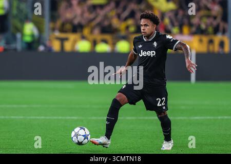 Weston McKennie du Juventus FC est vu en action lors du match de football UEFA Champions League 2025/26 phase - Matchday1 entre le Juventus FC et le Borussia Dortmund au stade Allianz. Score final : Juventus FC 4 | 4 Borussia Dortmund Banque D'Images