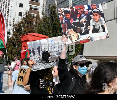 New York, États-Unis. 17 septembre 2025. Les manifestants demandent à la Brooklyn Navy Yard Development Corporation de couper les liens avec deux de ses locataires, Crye Precision et Easy Aerial, lors d'une manifestation devant le Brooklyn Navy Yard à Brooklyn, New York, le 17 septembre 2025. (Photo de Gabriele Holtermann/Sipa USA) crédit : Sipa USA/Alamy Live News Banque D'Images