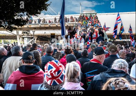 Rassemblement d'Angleterre unie, manifestation appelée par Tommy Robinson, aile droite, drapeau de l'union, drapeau de St George, Banque D'Images