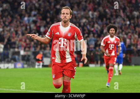 Harry Kane (FC Bayern Munich) célèbre après l'objectif de faire 2-0, la jubilation, la joie, l'enthousiasme. Ligue des champions de football, saison 2025/26, journée 1. FC Bayern Munich vs Chelsea le 17 septembre 2025, à l'Allianz Arena. Banque D'Images