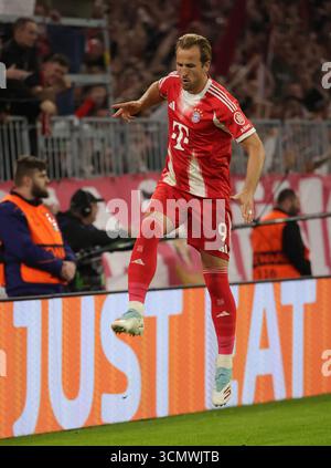 Munich, Allemagne. 17 septembre 2025. Harry Kane du Bayern Munich célèbre le score lors du match du premier tour de l'UEFA Champions League opposant le Bayern Munich et le Chelsea FC à Munich, en Allemagne, le 17 septembre 2025. Crédit : Philippe Ruiz/Xinhua/Alamy Live News Banque D'Images