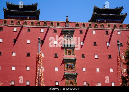 Façade rouge imposante du petit Palais du Potala à Chengde - Temple Putuo Zongcheng Banque D'Images
