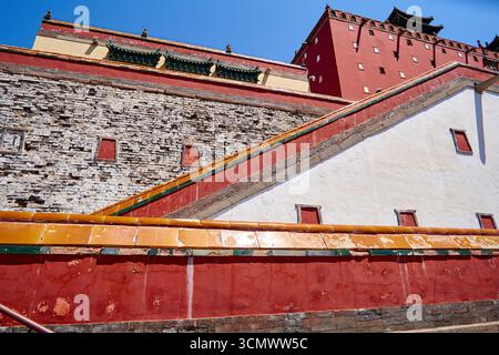 Escalier du petit Palais du Potala à Chengde - Temple Putuo Zongcheng Banque D'Images