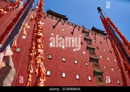 Façade rouge imposante du petit Palais du Potala à Chengde - Temple Putuo Zongcheng Banque D'Images