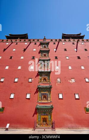 Façade rouge imposante du petit Palais du Potala à Chengde - Temple Putuo Zongcheng Banque D'Images