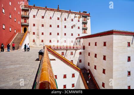 Sur la terrasse de l'immense petit Palais Potala à Chengde - Temple Putuo Zongcheng Banque D'Images
