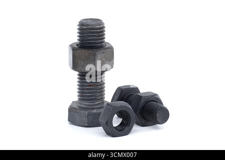Gros plan de haute qualité des boulons et écrous métalliques, présentant le filetage, utilisés dans les applications de construction et d'ingénierie. Parfait pour les applications industrielles, Banque D'Images