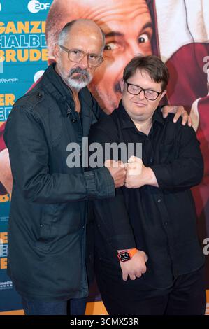 Christoph Maria Herbst und Nico Randel BEI der Premiere des Kinofillms Ganzer halber Bruder im Holi Kino. Hambourg, 17.09.2025 *** Christoph Maria Herbst et Nico Randel à la première du long métrage Ganzer Halber Bruder à Holi Kino Hambourg, 17 09 2025 Foto:xK.xRichter/xFuturexImagex bruder hh 5949 Banque D'Images