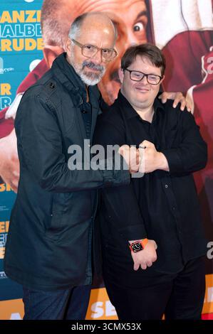 Christoph Maria Herbst und Nico Randel BEI der Premiere des Kinofillms Ganzer halber Bruder im Holi Kino. Hambourg, 17.09.2025 *** Christoph Maria Herbst et Nico Randel à la première du long métrage Ganzer Halber Bruder à Holi Kino Hambourg, 17 09 2025 Foto:xK.xRichter/xFuturexImagex bruder hh 5950 Banque D'Images