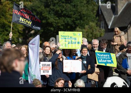Édimbourg. 18 septembre 2025. Scotland Climate Coalition plus de 70 organisations qui font campagne pour l'action climatique et la justice pour un appel photo devant le Parlement écossais. Crédit photos : Pako Mera/Alamy Live News Banque D'Images
