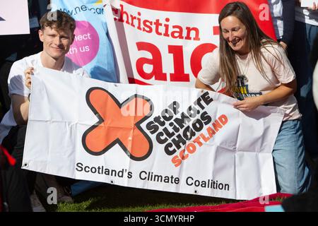 Édimbourg. 18 septembre 2025. Scotland Climate Coalition plus de 70 organisations qui font campagne pour l'action climatique et la justice pour un appel photo devant le Parlement écossais. Crédit photos : Pako Mera/Alamy Live News Banque D'Images