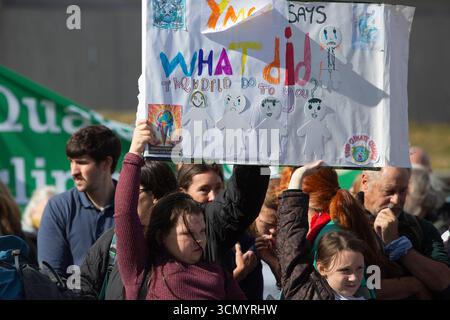 Édimbourg. 18 septembre 2025. Scotland Climate Coalition plus de 70 organisations qui font campagne pour l'action climatique et la justice pour un appel photo devant le Parlement écossais. Crédit photos : Pako Mera/Alamy Live News Banque D'Images