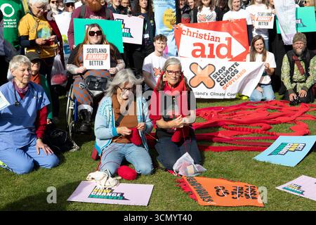 Édimbourg. 18 septembre 2025. Scotland Climate Coalition plus de 70 organisations qui font campagne pour l'action climatique et la justice pour un appel photo devant le Parlement écossais. Crédit photos : Pako Mera/Alamy Live News Banque D'Images