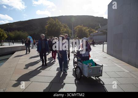 Édimbourg. 18 septembre 2025. Scotland Climate Coalition plus de 70 organisations qui font campagne pour l'action climatique et la justice pour un appel photo devant le Parlement écossais. Crédit photos : Pako Mera/Alamy Live News Banque D'Images