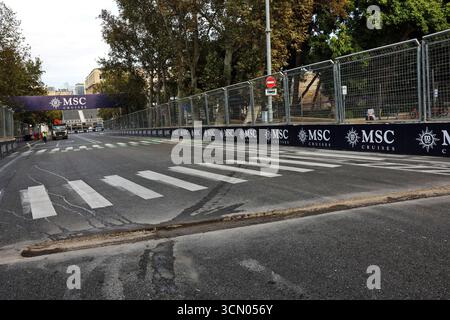 Bakou, Azerbaïdjan. 18 septembre 2025. Atmosphère du circuit - réparations des voies. 18.09.2025. Championnat du monde de formule 1, Rd 17, Grand Prix d'Azerbaïdjan, Bakou Street circuit, Azerbaïdjan, journée de préparation. Le crédit photo devrait se lire : XPB/Alamy Live News. Banque D'Images
