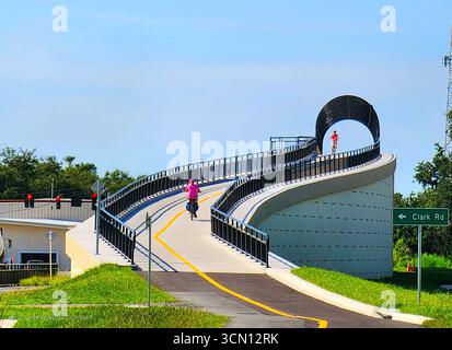Le Legacy Trail à Sarasota, en Floride, est un sentier de loisirs pavé de 18,5 km qui s'étend de Venise à Sarasota. a l'origine une ligne de chemin de fer et moi Banque D'Images