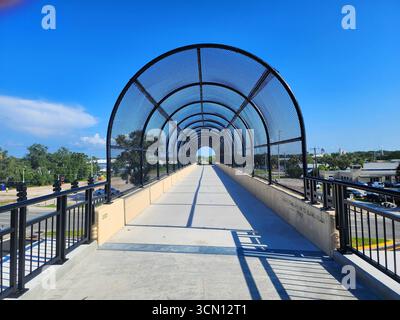 Le Legacy Trail à Sarasota, en Floride, est un sentier de loisirs pavé de 18,5 km qui s'étend de Venise à Sarasota. a l'origine une ligne de chemin de fer et moi Banque D'Images